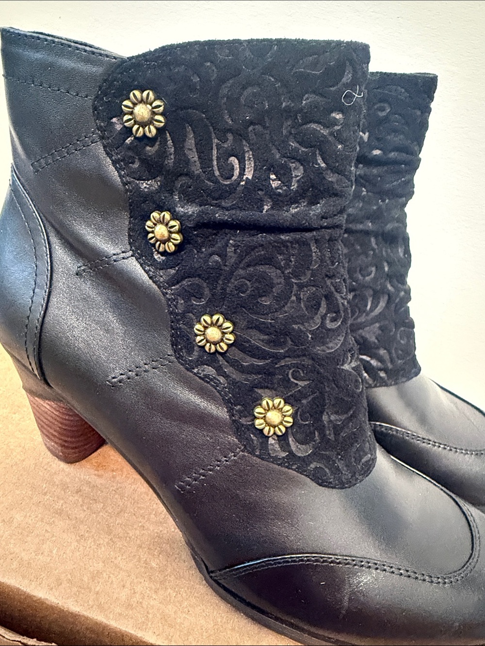 L'Artiste by Spring Belgard Black Leather Women's Ankle Boots - Picture 3 of 3